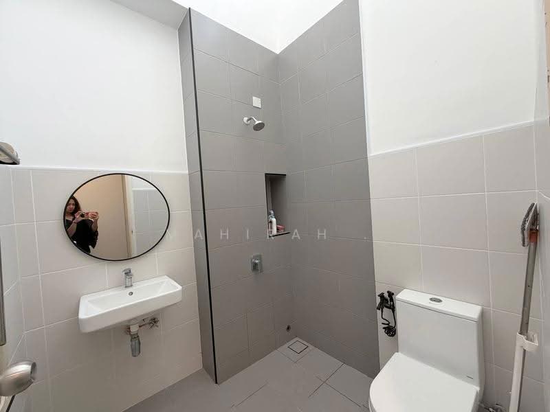 Rumah Teres 2-Tingkat untuk Dijual di Eco Majestic (Semenyih) - Mahirah . - Bathroom - PropertyGuru.com.my
