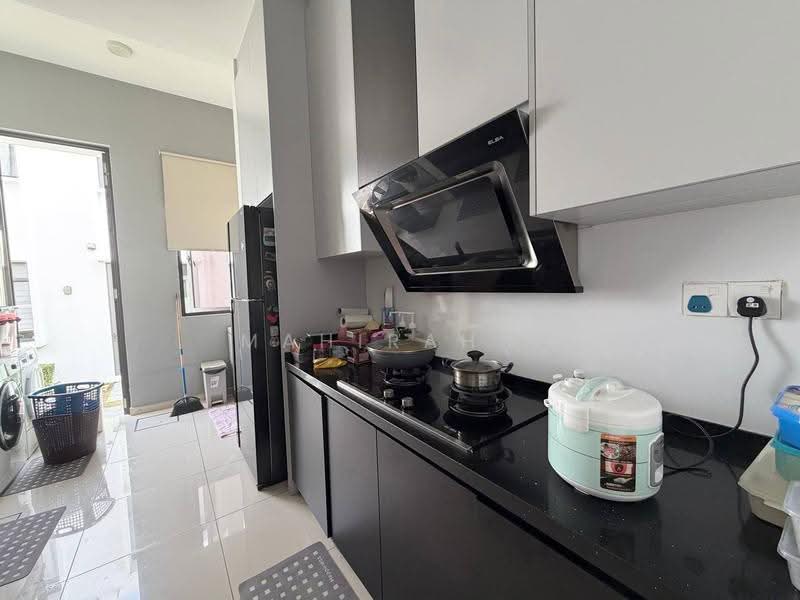 Rumah Teres 2-Tingkat untuk Dijual di Eco Majestic (Semenyih) - Mahirah . - Kitchen - PropertyGuru.com.my