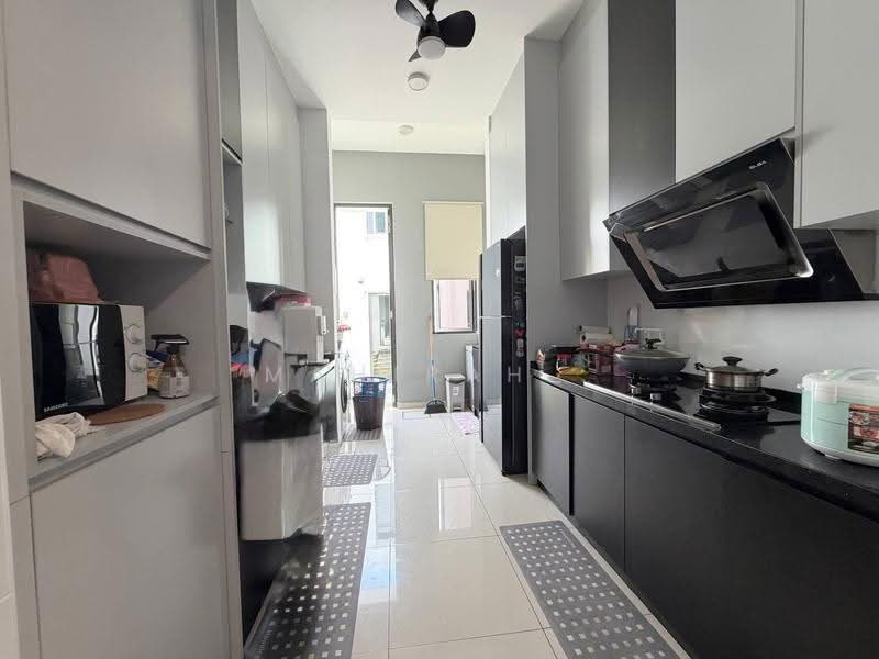 Rumah Teres 2-Tingkat untuk Dijual di Eco Majestic (Semenyih) - Mahirah . - Kitchen - PropertyGuru.com.my