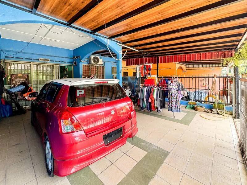 1-storey Terraced House for Sale in Taman Idaman (Serendah) - Nazrin Hakimin - Car Park - PropertyGuru.com.my