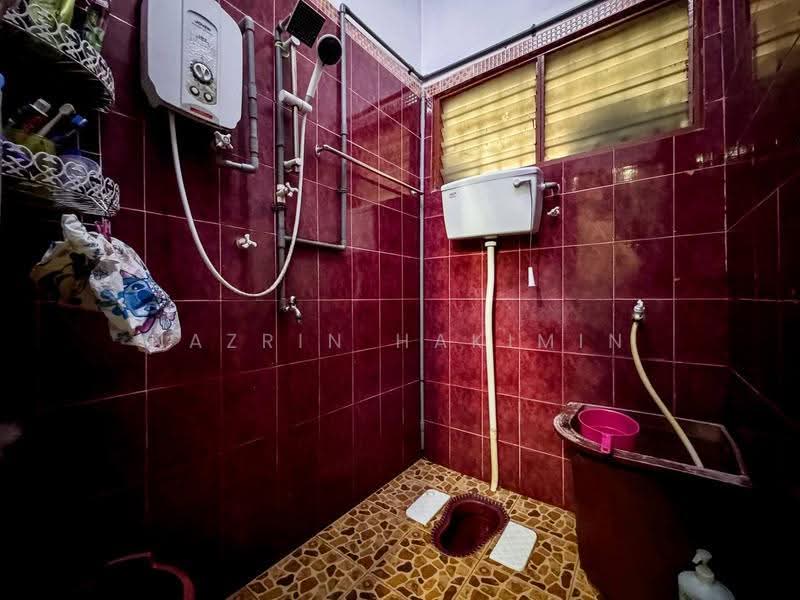 1-storey Terraced House for Sale in Taman Idaman (Serendah) - Nazrin Hakimin - Bathroom - PropertyGuru.com.my
