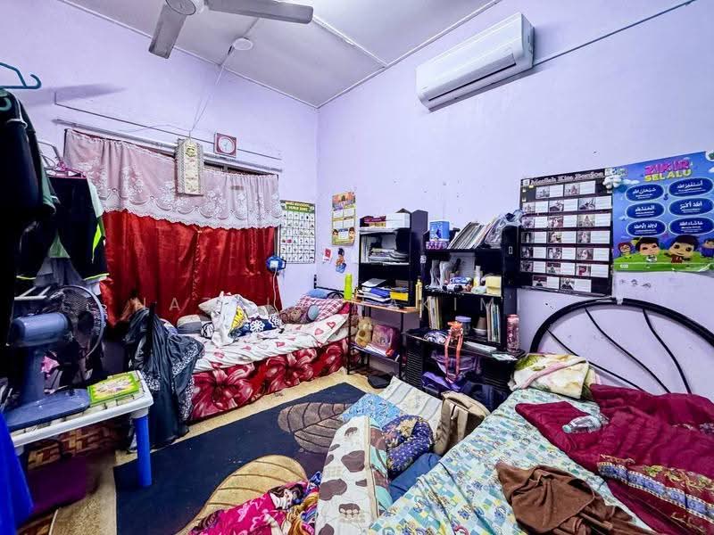 1-storey Terraced House for Sale in Taman Idaman (Serendah) - Nazrin Hakimin - Bedroom - PropertyGuru.com.my