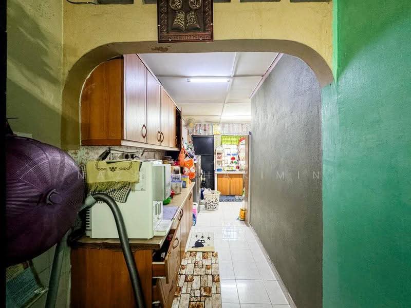 1-storey Terraced House for Sale in Taman Idaman (Serendah) - Nazrin Hakimin - Kitchen - PropertyGuru.com.my