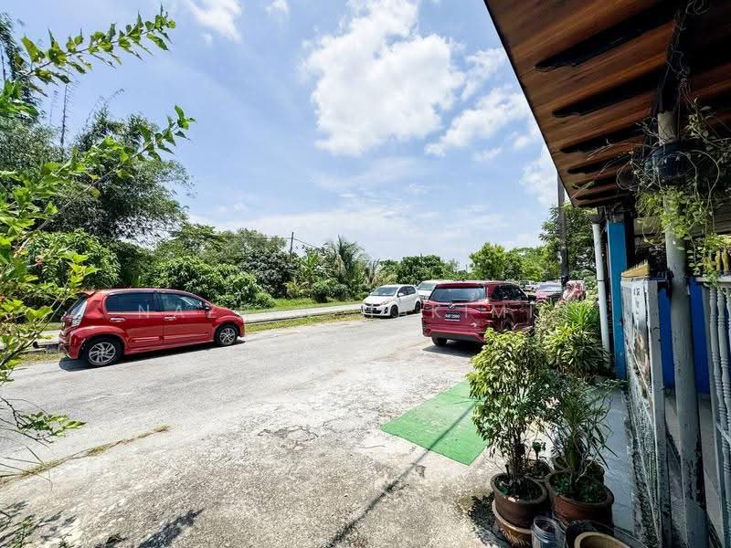 1-storey Terraced House for Sale in Taman Idaman (Serendah) - Nazrin Hakimin - Exterior - PropertyGuru.com.my