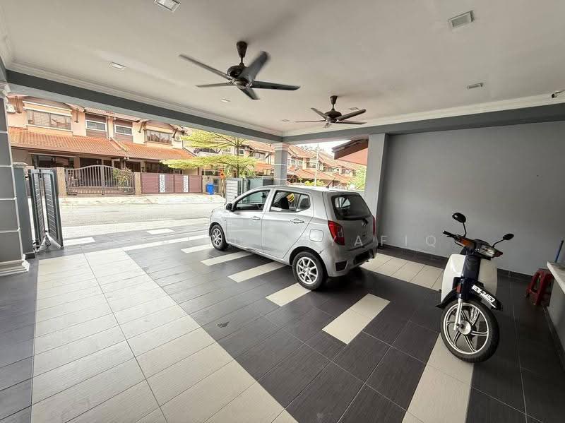 Rumah Teres untuk Dijual di Shah Alam (Selangor) - Khairul Syafiq - Car Park - PropertyGuru.com.my