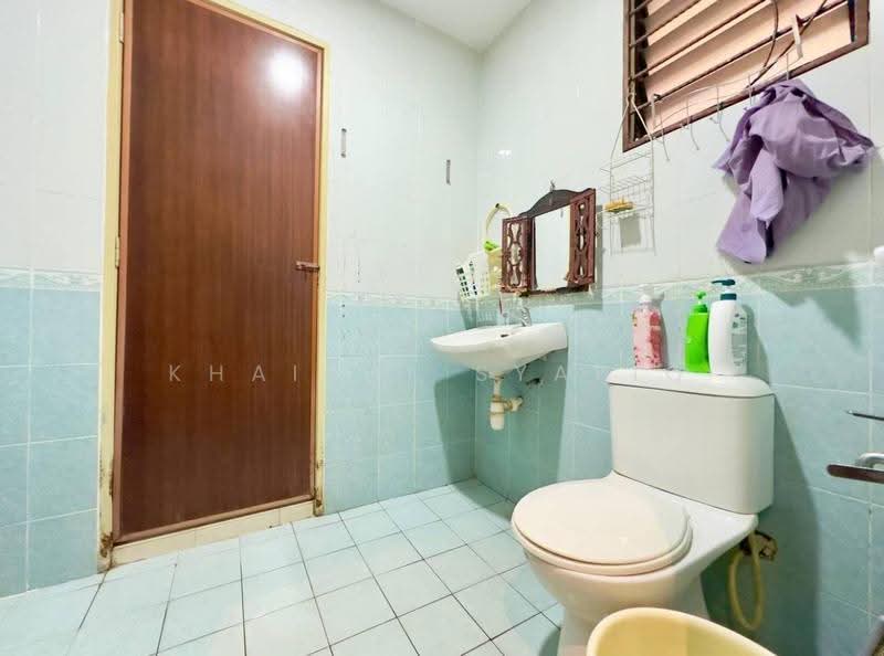 Rumah Teres untuk Dijual di Shah Alam (Selangor) - Khairul Syafiq - Bathroom - PropertyGuru.com.my