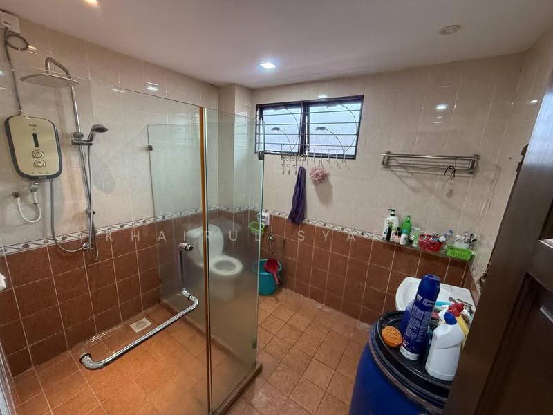 Rumah Teres untuk Dijual di Shah Alam (Selangor) - Khairul Syafiq - Bathroom - PropertyGuru.com.my