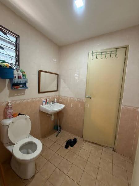 Rumah Teres untuk Dijual di Shah Alam (Selangor) - Khairul Syafiq - Bathroom - PropertyGuru.com.my