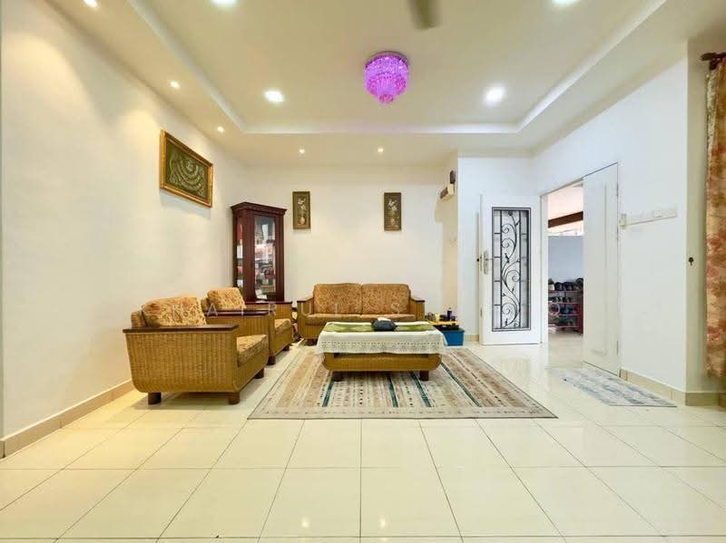 Rumah Teres untuk Dijual di Shah Alam (Selangor) - Khairul Syafiq - Living Room - PropertyGuru.com.my