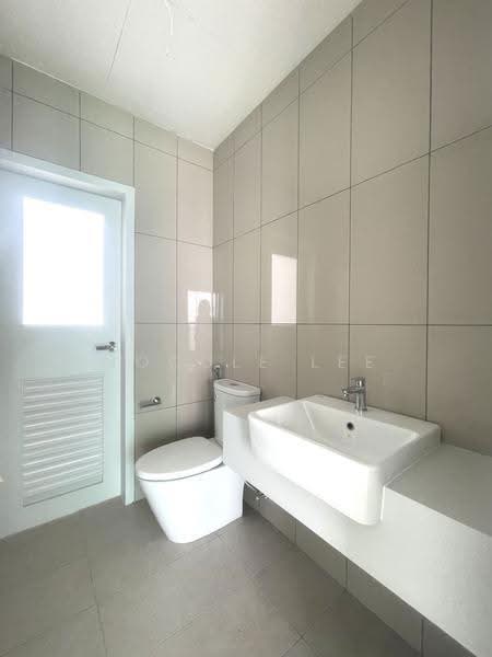 Kondominium untuk Dijual di Mezzo - Mocole Lee - Bathroom - PropertyGuru.com.my