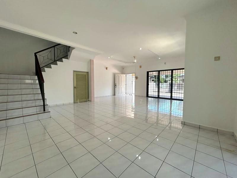 Rumah Berkembar untuk Dijual di Taman Sinfar (Ipoh) - Lee Muzi - Living Room - PropertyGuru.com.my