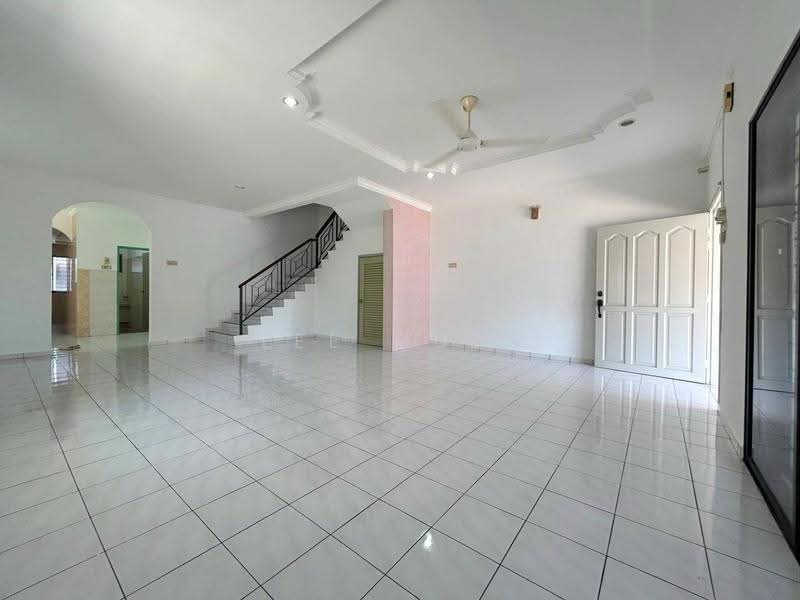 Rumah Berkembar untuk Dijual di Taman Sinfar (Ipoh) - Lee Muzi - Living Room - PropertyGuru.com.my