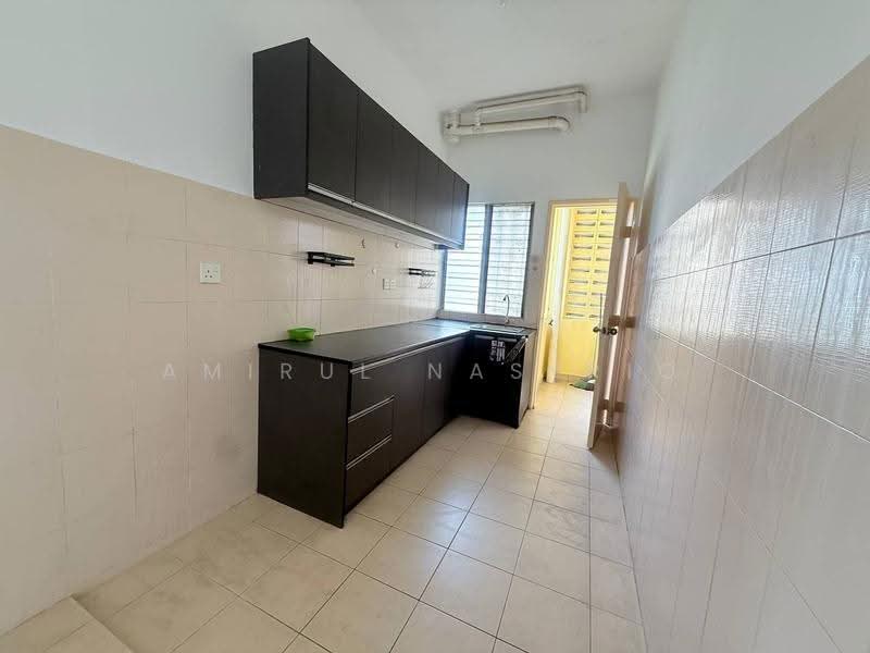 Pangsapuri untuk Dijual di Pangsapuri Kasuarina - Amirul Nasyriq - Kitchen - PropertyGuru.com.my