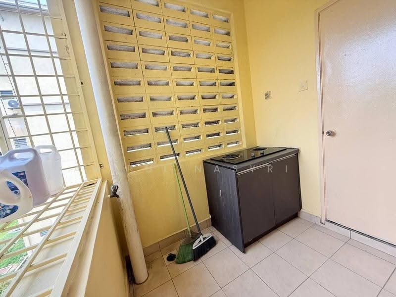 Pangsapuri untuk Dijual di Pangsapuri Kasuarina - Amirul Nasyriq - Kitchen - PropertyGuru.com.my