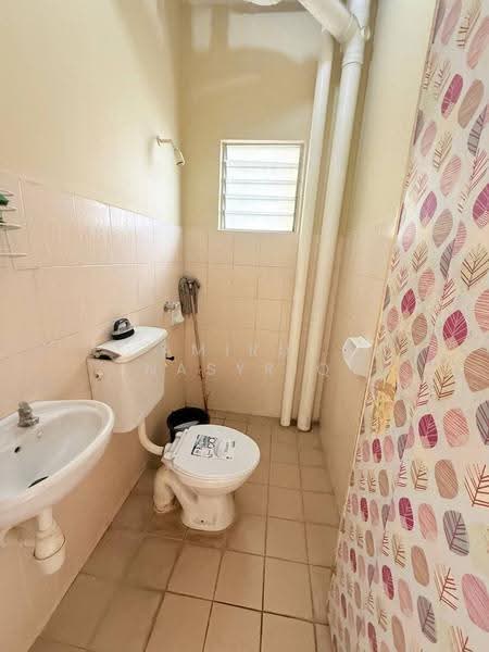 Pangsapuri untuk Dijual di Pangsapuri Kasuarina - Amirul Nasyriq - Bathroom - PropertyGuru.com.my