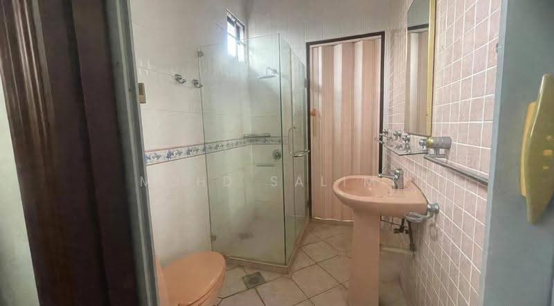 Bungalow House for Sale in Kuantan (Pahang) - Mohd Salimi - Bathroom - PropertyGuru.com.my