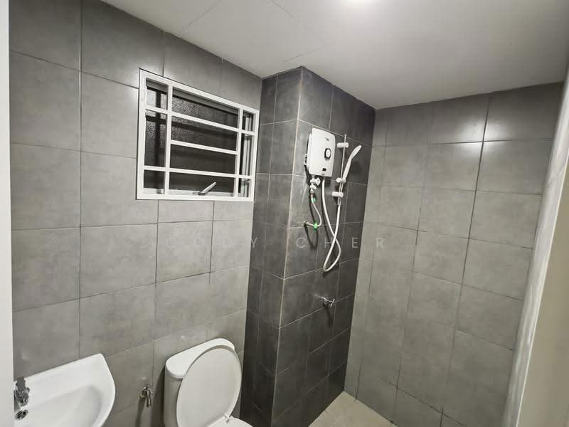 Kondominium untuk Disewa di Residensi Sateria - Cody Cher - Bathroom - PropertyGuru.com.my
