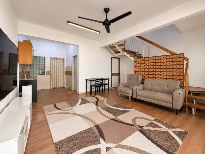 Rumah Teres 2-Tingkat untuk Dijual di Puchong (Selangor) - Amirul Nasyriq - Living Room - PropertyGuru.com.my