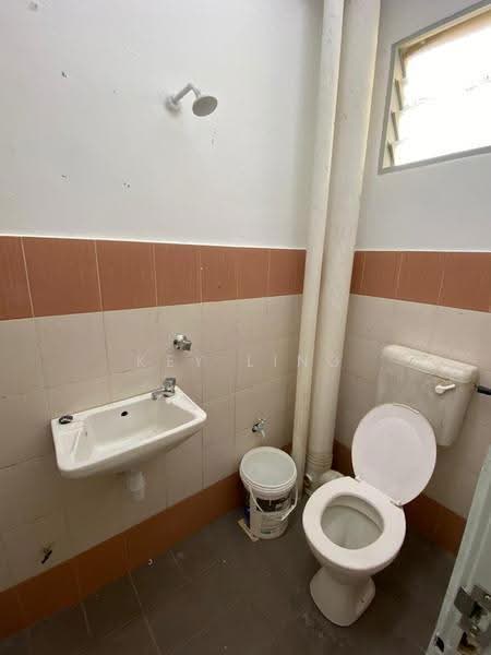 Pangsapuri untuk Dijual di Mentari Court - Key Ling - Bathroom - PropertyGuru.com.my
