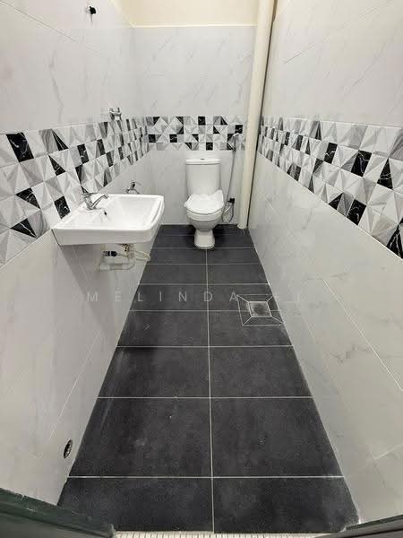 Rumah Teres 2-Tingkat untuk Dijual di Bandar Putra Kulai (Kulai) - Melinda Ee - Bathroom - PropertyGuru.com.my