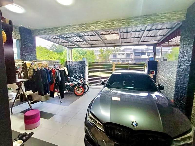 1-storey Terraced House for Sale in Bandar Putra Kulai (Kulai) - Melinda Ee - Car Park - PropertyGuru.com.my
