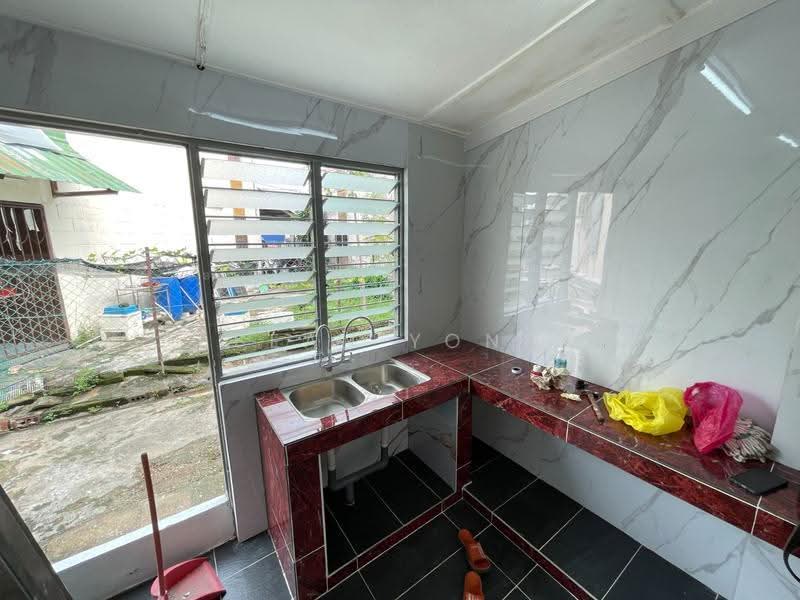 2-storey Terraced House for Sale in Taman Selayang Jaya (Selayang) - Sean Yong - Kitchen - PropertyGuru.com.my