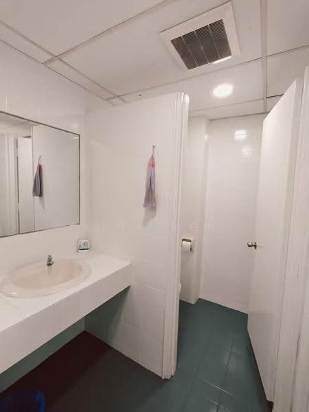 Pejabat untuk Disewa di Kampung Baru (KL City Centre) - Lior Ren - Bathroom - PropertyGuru.com.my