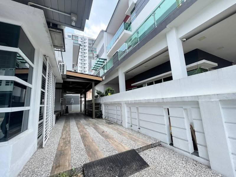 Semi-Detached House for Sale in Selayang (Selangor) - Farid Yusof - Exterior - PropertyGuru.com.my
