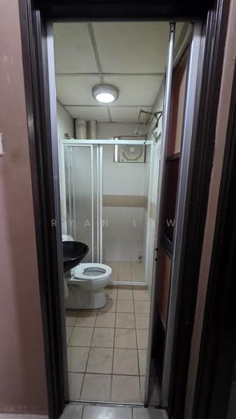 Condominium for Rent at Puncak Banyan - Ryan Low - Bathroom - PropertyGuru.com.my