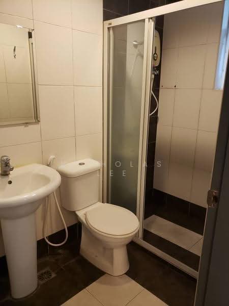 Kondominium untuk Dijual di Canning Suites - Nicholas Lee - Bathroom - PropertyGuru.com.my