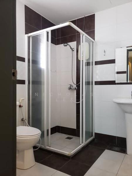 Kondominium untuk Dijual di Canning Suites - Nicholas Lee - Bathroom - PropertyGuru.com.my