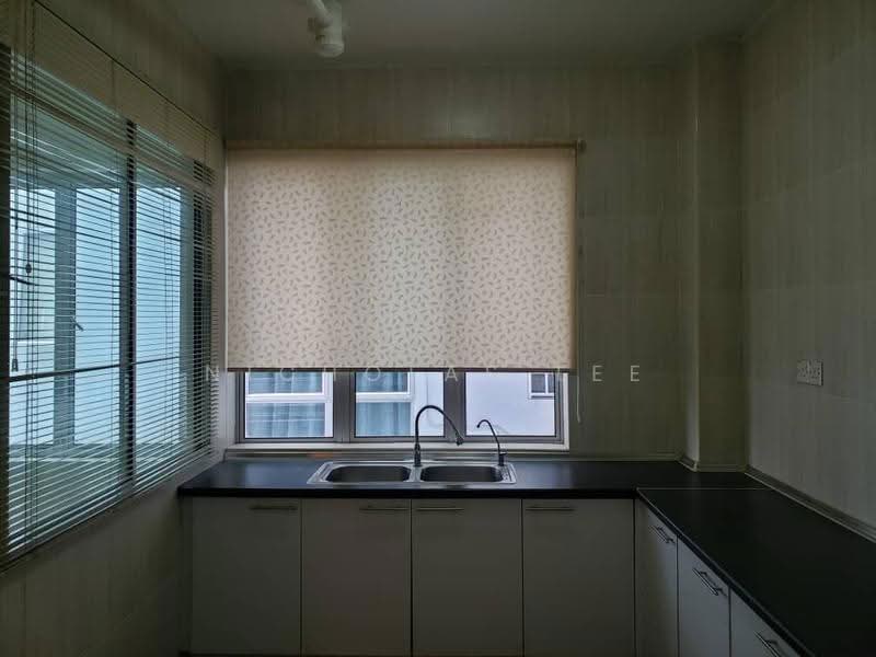 Kondominium untuk Dijual di Canning Suites - Nicholas Lee - Kitchen - PropertyGuru.com.my