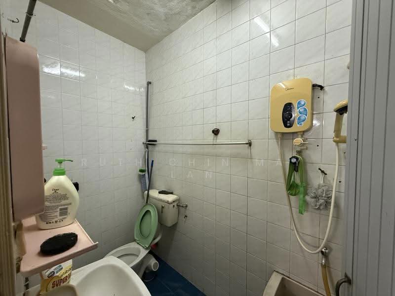 1-storey Terraced House for Sale in Taman Bukit Teratai (Ampang) - Ruth Chin May Lan - Bathroom - PropertyGuru.com.my