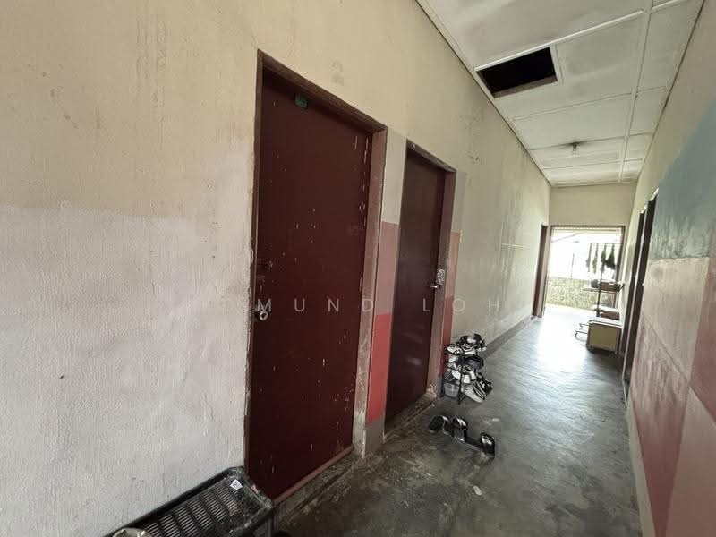Rumah Teres 1-Tingkat untuk Dijual di Taman Bahagia (Senai) - Edmund Loh - Corridor - PropertyGuru.com.my