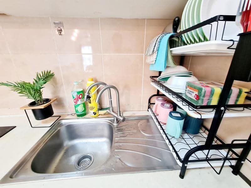Kediaman Servis untuk Dijual di OUG Parklane - Sean Chia - Kitchen - PropertyGuru.com.my
