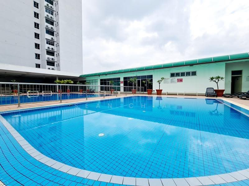 Kediaman Servis untuk Dijual di OUG Parklane - Sean Chia - Pool - PropertyGuru.com.my