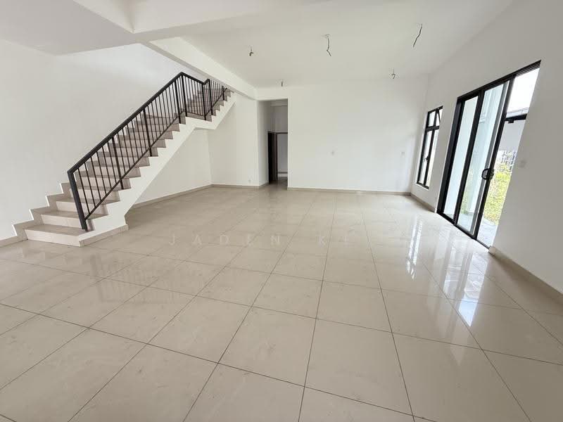 Cluster House for Sale in Taman Mount Austin (Tebrau) - Jaden Kee - Living Room - PropertyGuru.com.my