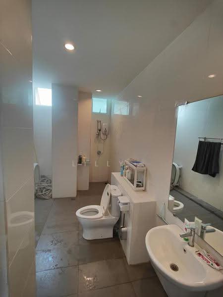 Condominium for Sale at Shineville Park - Lilly . - Bathroom - PropertyGuru.com.my