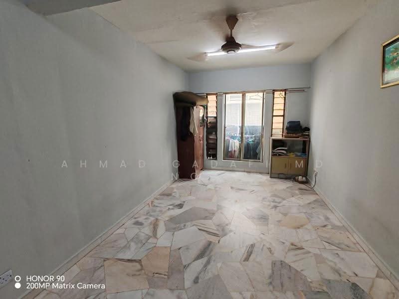 Apartment for Sale at Pantai Indah Fasa 1 - Ahmad Gadafi Md Nor - Living Room - PropertyGuru.com.my