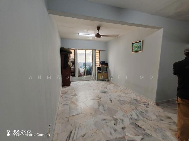 Apartment for Sale at Pantai Indah Fasa 1 - Ahmad Gadafi Md Nor - Living Room - PropertyGuru.com.my