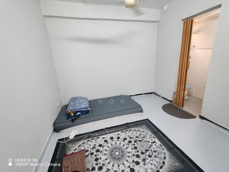 Apartment for Sale at Pantai Indah Fasa 1 - Ahmad Gadafi Md Nor - Bedroom - PropertyGuru.com.my