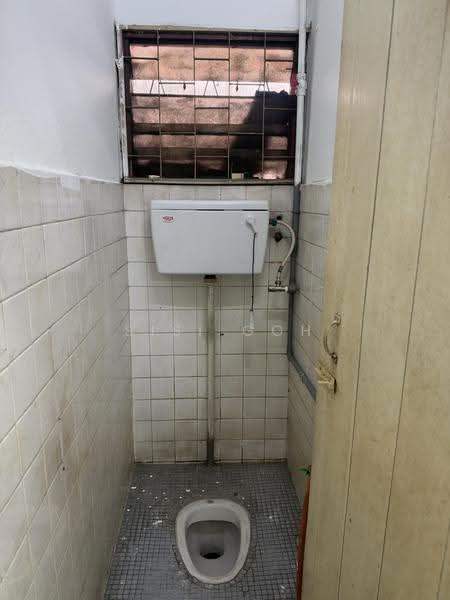 Kedai / Pejabat untuk Disewa di Pudu (KL City Centre) - Sisi Goh - Bathroom - PropertyGuru.com.my
