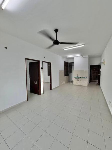 Pangsapuri untuk Dijual di Lake View Suites - Simon Wang - Living Room - PropertyGuru.com.my