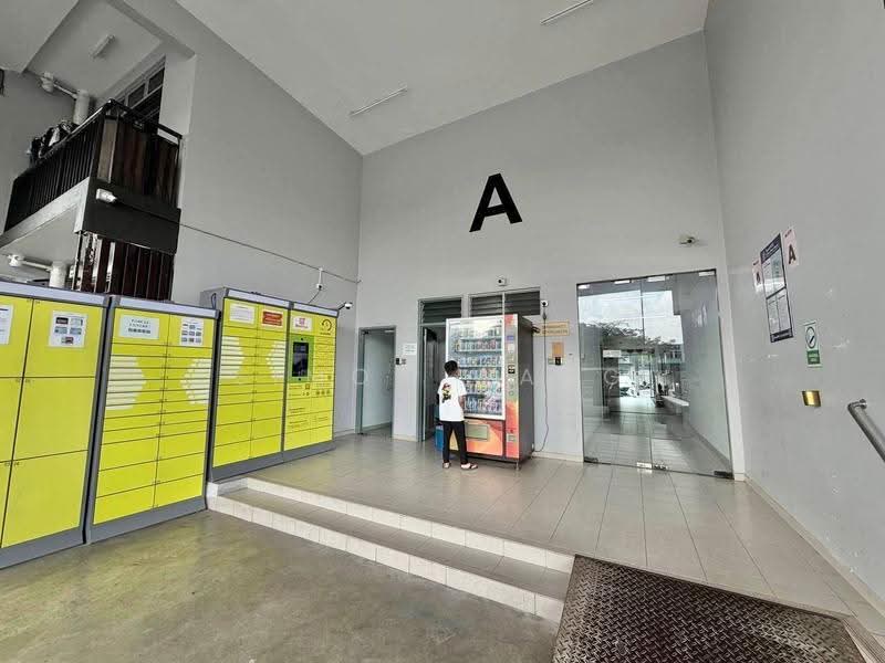 Pangsapuri untuk Dijual di Lake View Suites - Simon Wang - Entrance - PropertyGuru.com.my