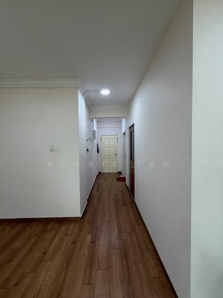 Pangsapuri untuk Dijual di Villa Bestari Apartment - Robbie Tan - Corridor - PropertyGuru.com.my