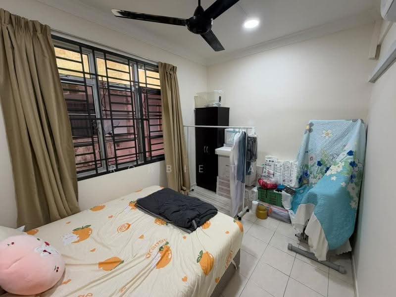 Pangsapuri untuk Dijual di Villa Bestari Apartment - Robbie Tan - Bedroom - PropertyGuru.com.my