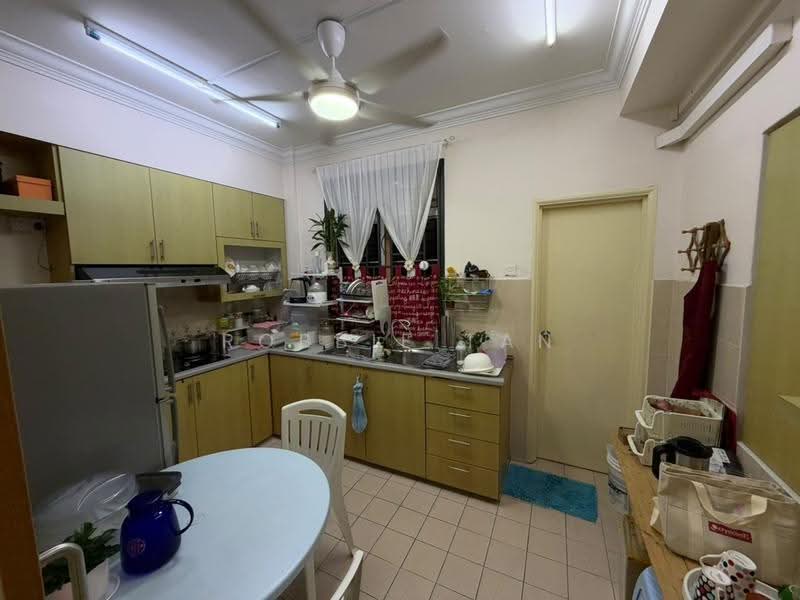 Pangsapuri untuk Dijual di Villa Bestari Apartment - Robbie Tan - Kitchen - PropertyGuru.com.my