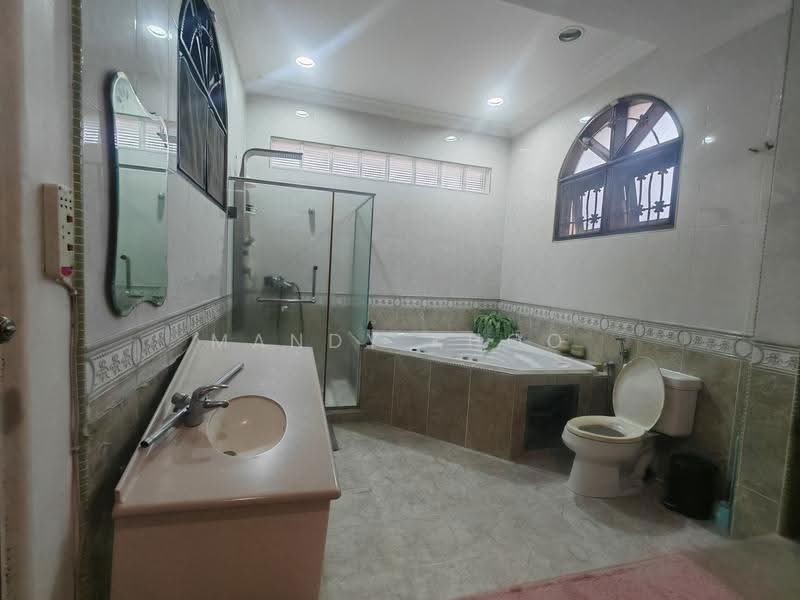 Rumah Berkembar untuk Dijual di Ulu Kelang (Kuala Lumpur) - Mandy Khoo - Bathroom - PropertyGuru.com.my
