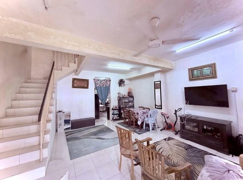 2-storey Terraced House for Sale in Puteri Heights (Rawang) - Nazrin Hakimin - Living Room - PropertyGuru.com.my
