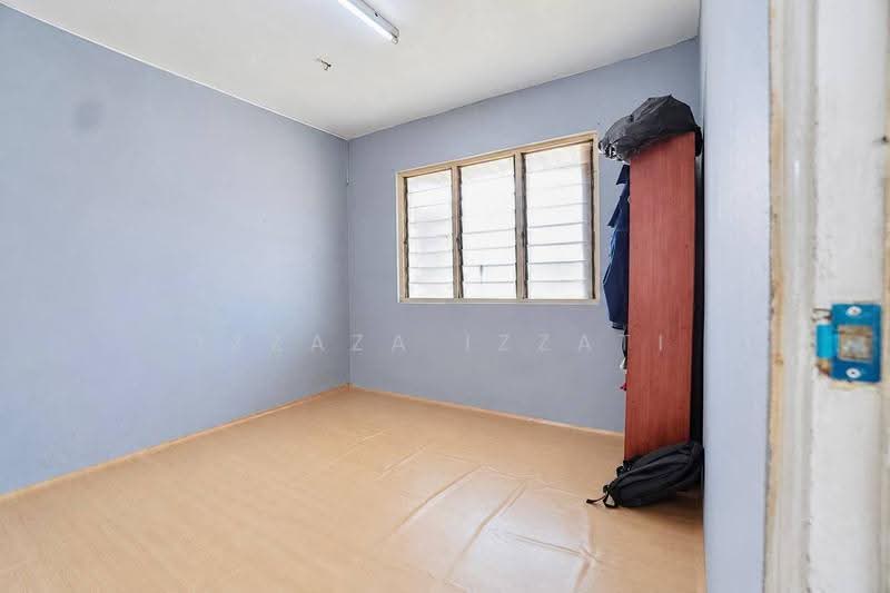 Flat for Sale at Seksyen 2 Wangsa Maju Flat - Izzaza Izzati - Bedroom - PropertyGuru.com.my